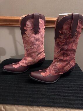 Dingo Women's Floral Embroidered Western Boots - Pink/Burgundy size 7M